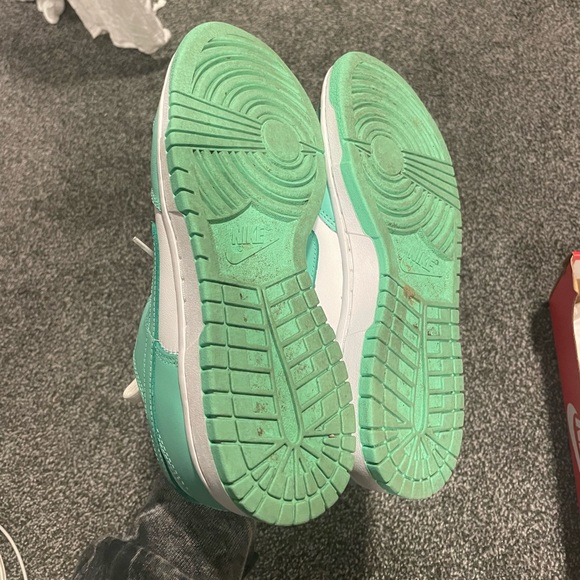 Nike Dunk Women’s Green Glow - Picture 4 of 4